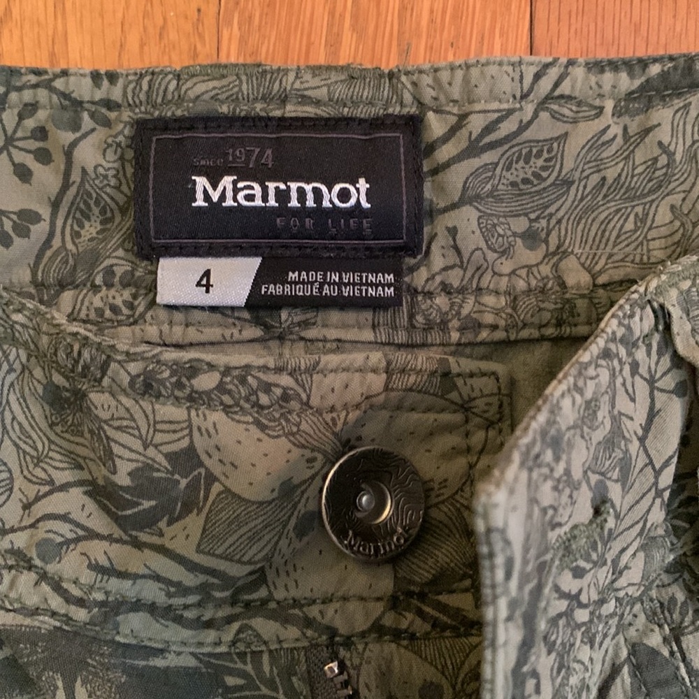 🥾Marmot green print Ginny shorts. Size 4. - Picture 5 of 10